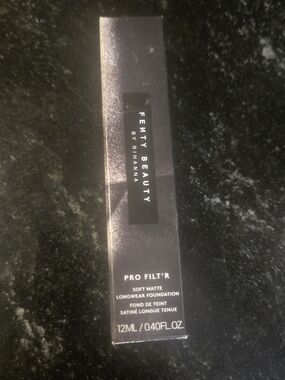 Fenty Beauty Pro Filt'r Soft Matte Longwear Foundation - Color 210